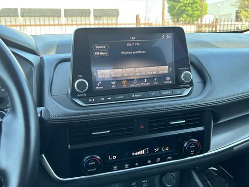 Used 2025 Nissan Rogue SV FWD image 20