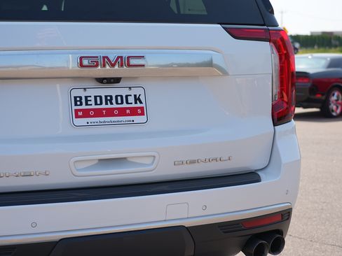 Used 2021 GMC Yukon XL Denali w/ Denali Premium Package AWD/4WD image 10