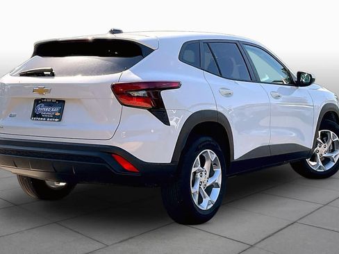Used 2024 Chevrolet Trax LS w/ LS Convenience Package FWD image 13