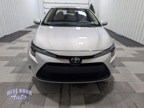 Used 2025 Toyota Corolla LE image 6