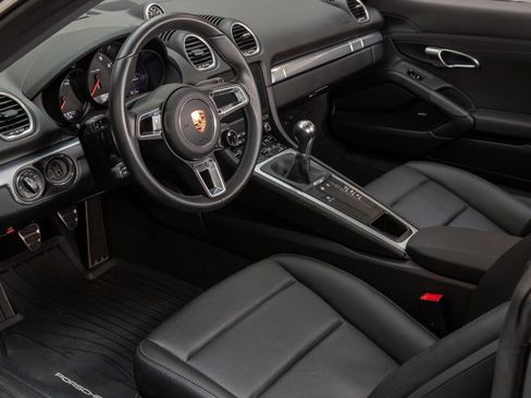 Used 2024 Porsche 718 Cayman w/ Sport Chrono Package RWD image 2