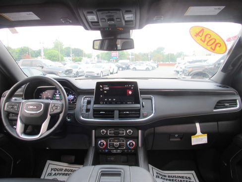 Used 2024 GMC Yukon XL SLT w/ SLT Luxury Package AWD/4WD image 25