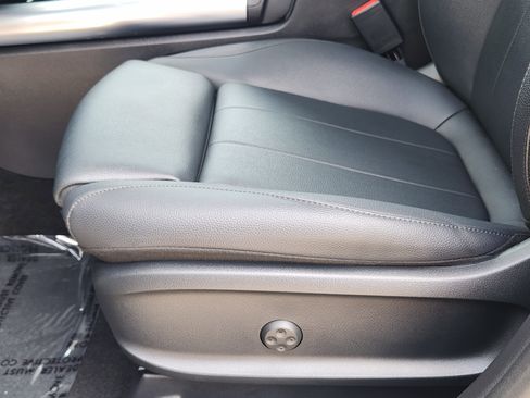 Used 2025 Mercedes-Benz GLA 250 4MATIC image 25