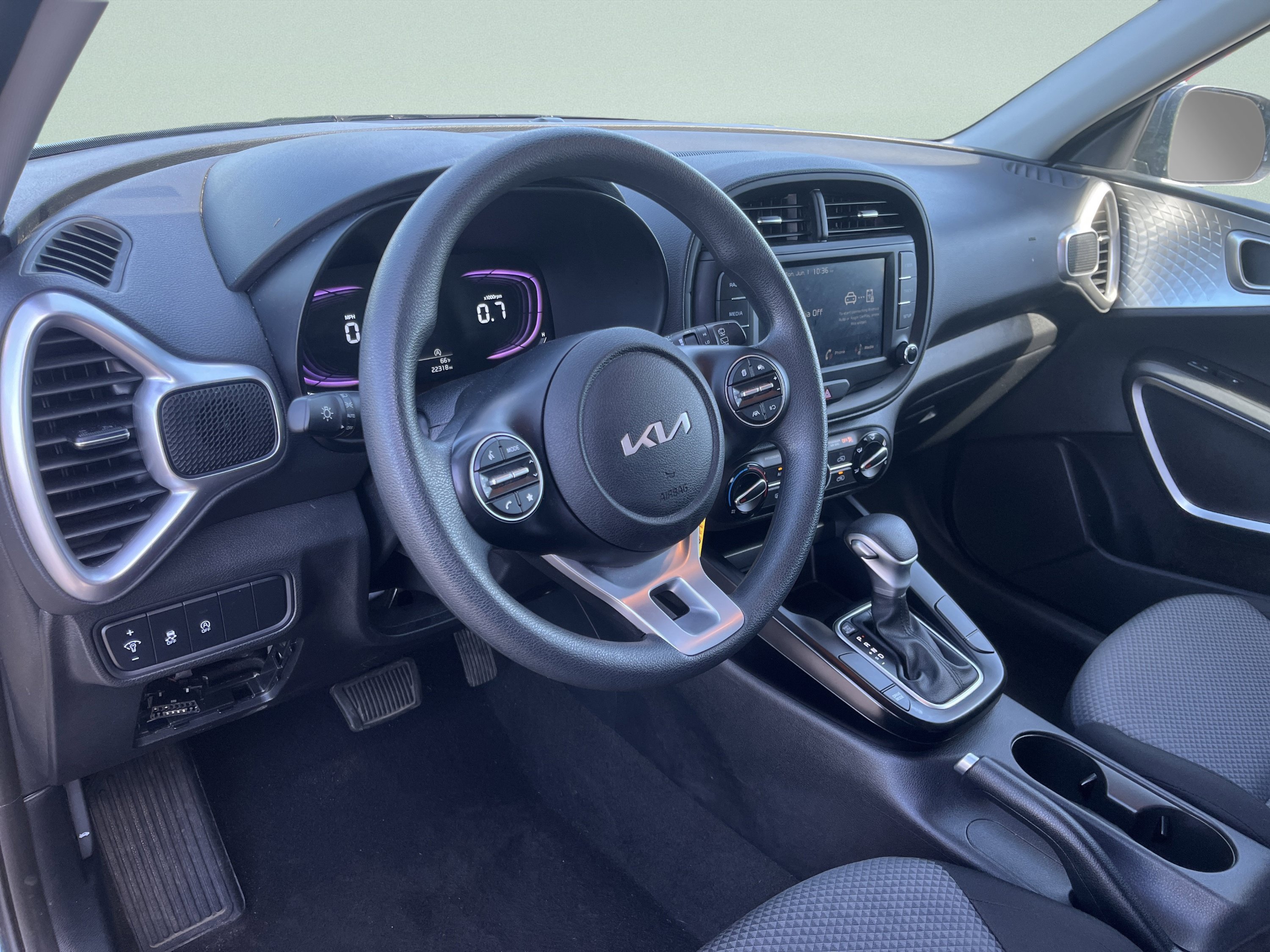 Used 2025 Kia Soul LX w/ LX Technology Package FWD image 15
