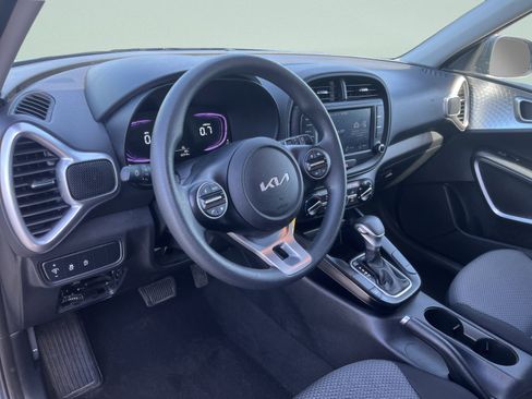 Used 2025 Kia Soul LX w/ LX Technology Package FWD image 15