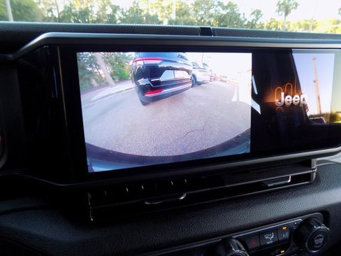 Certified 2025 Jeep Wrangler Sport S image 13