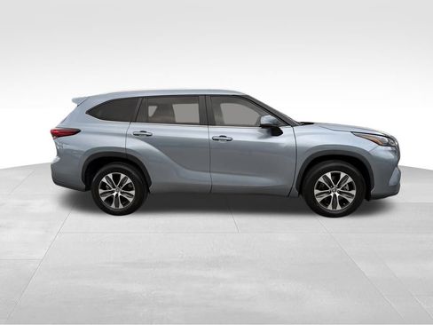 Used 2023 Toyota Highlander L image 8