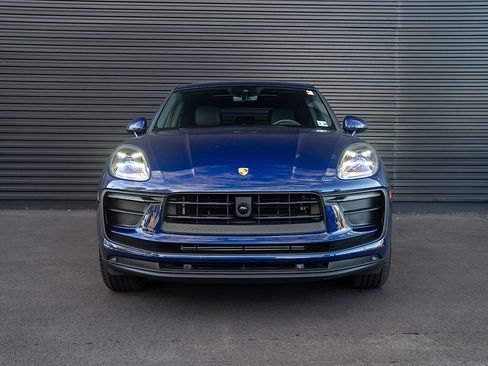 Certified 2025 Porsche Macan AWD/4WD image 26
