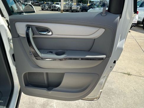 Used 2015 Chevrolet Traverse LTZ AWD/4WD image 17
