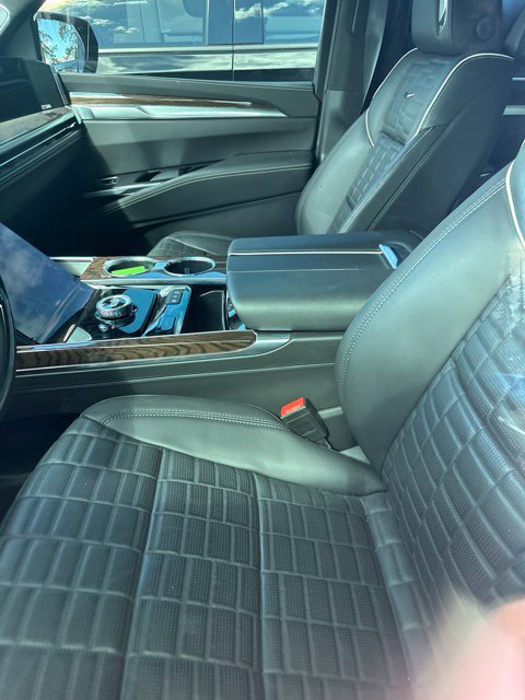 Used 2025 Cadillac Escalade ESV Sport Platinum AWD/4WD image 11