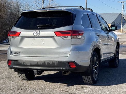 Used 2019 Toyota Highlander AWD V6 image 5