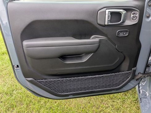 New 2025 Jeep Gladiator Sport image 9