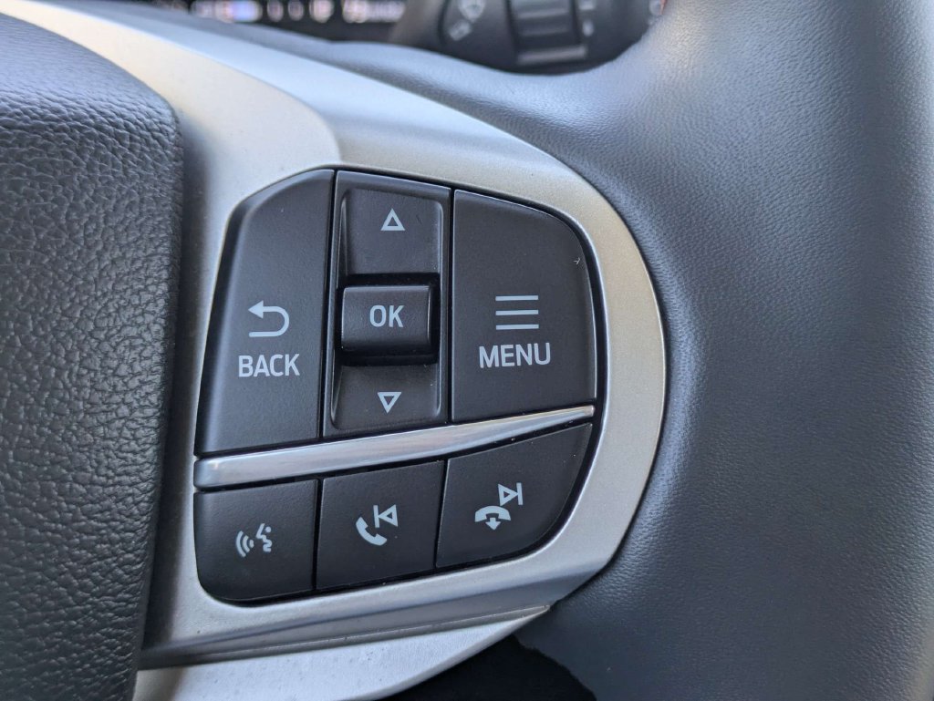 Used 2025 Ford Explorer Active AWD/4WD image 28