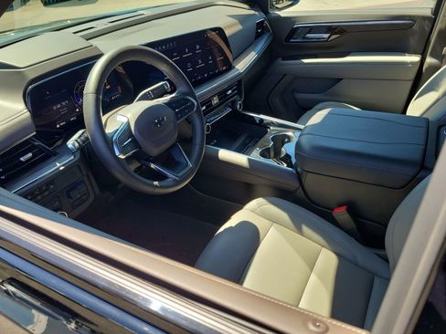 Used 2025 Chevrolet Tahoe Z71 image 10