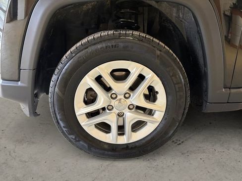 Used 2018 Jeep Compass Sport w/ Tech Group image 14