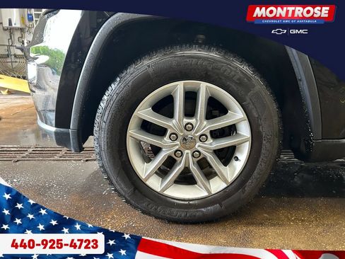 Used 2017 Jeep Grand Cherokee Laredo w/ Quick Order Package 23E AWD/4WD image 33