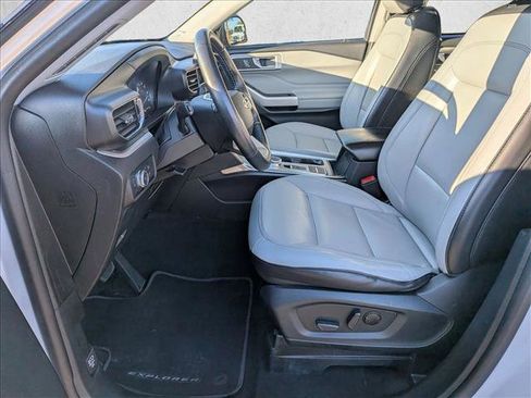 Used 2021 Ford Explorer XLT w/ Equipment Group 202A image 17