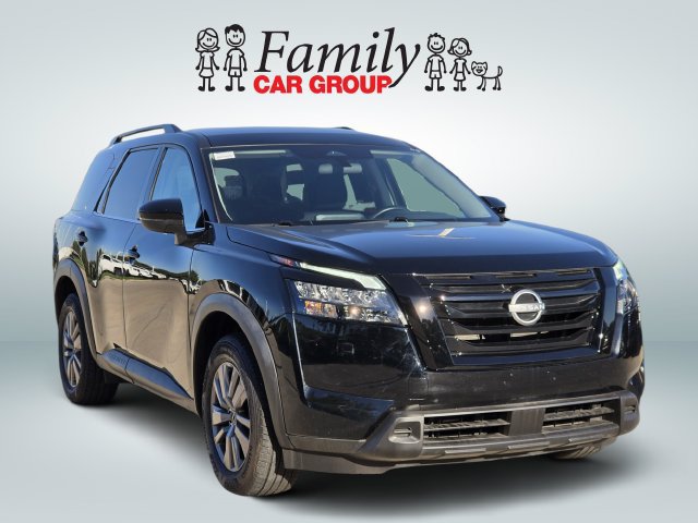 Used 2025 Nissan Pathfinder SV FWD image 2