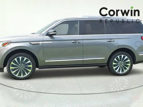 Used 2021 Lincoln Navigator Reserve AWD/4WD image 4