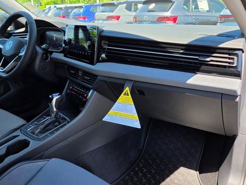 Used 2026 Volkswagen Jetta SE FWD image 44