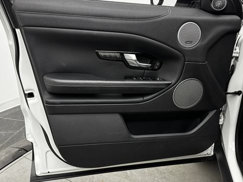 Used 2017 Land Rover Range Rover Evoque SE Premium image 12