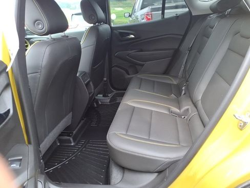 Used 2025 Chevrolet Trax ACTIV FWD image 13