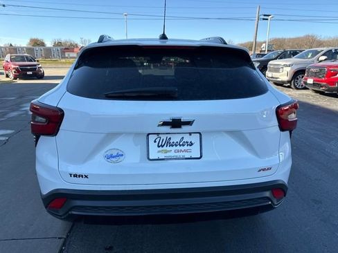 Certified 2024 Chevrolet Trax RS w/ Driver Confidence Package image 4