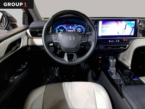 Used 2025 Toyota Camry XLE AWD/4WD image 6