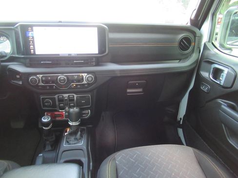 Certified 2024 Jeep Gladiator Mojave w/ Safety Group AWD/4WD image 17