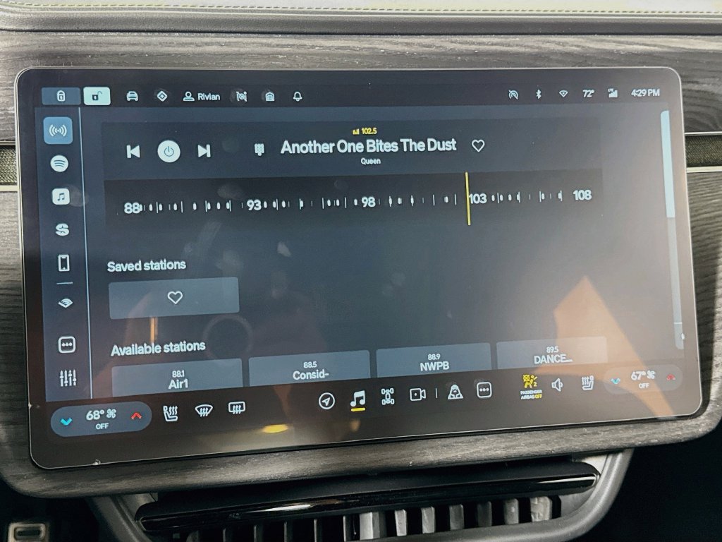 Used 2023 Rivian R1T Adventure Dual AWD/4WD image 29