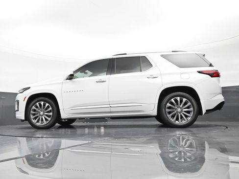 Used 2022 Chevrolet Traverse Premier FWD image 21