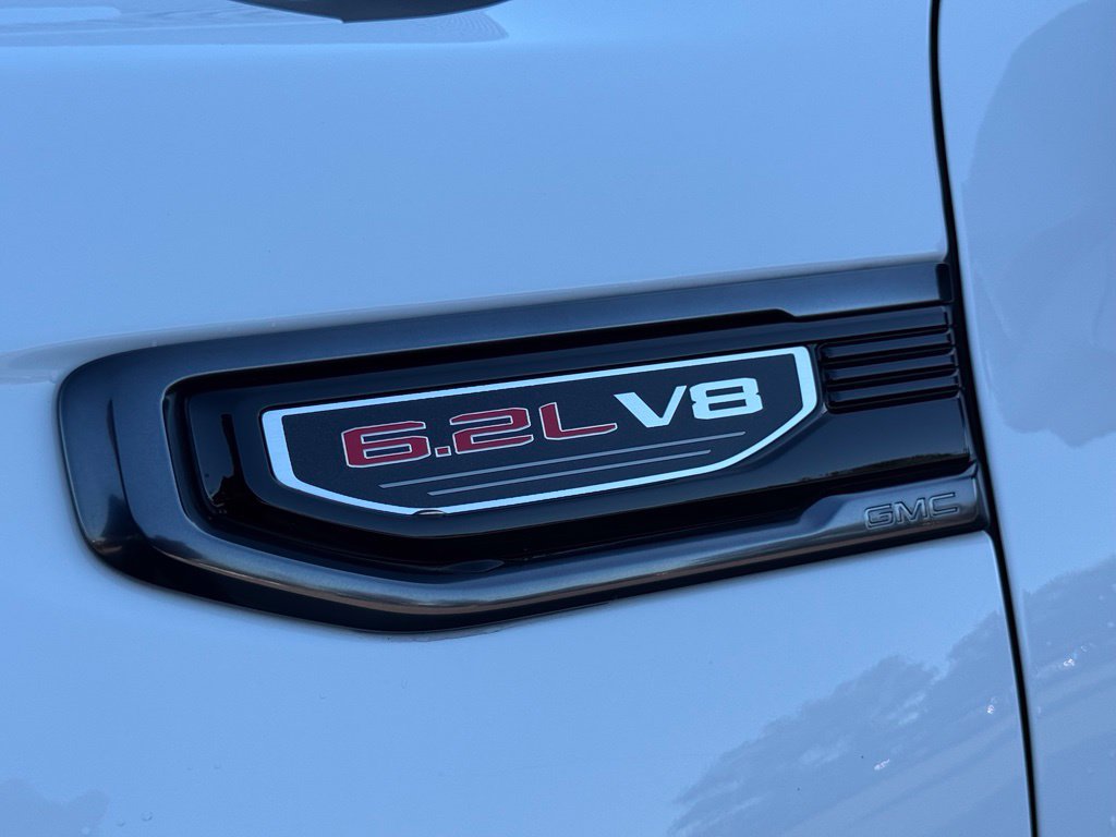 Used 2024 GMC Sierra 1500 AT4 w/ Technology Package AWD/4WD image 5