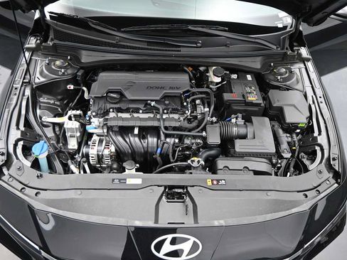 New 2026 Hyundai Elantra Limited FWD image 24