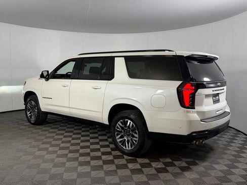 Used 2025 Chevrolet Suburban Z71 AWD/4WD image 9
