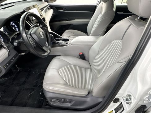 Used 2021 Toyota Camry SE FWD image 16