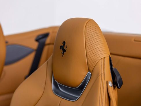 Used 2019 Ferrari Portofino image 41