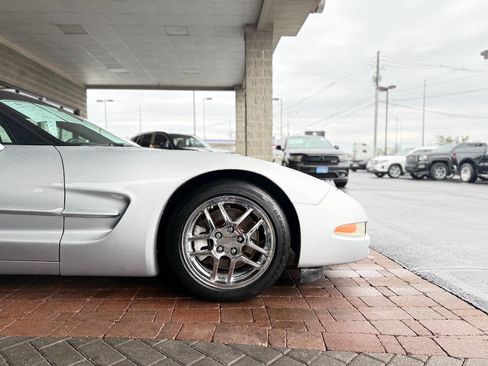 Used 1998 Chevrolet Corvette Coupe image 12