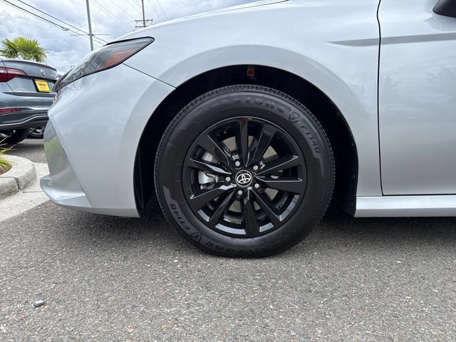 Used 2025 Toyota Camry LE FWD image 11