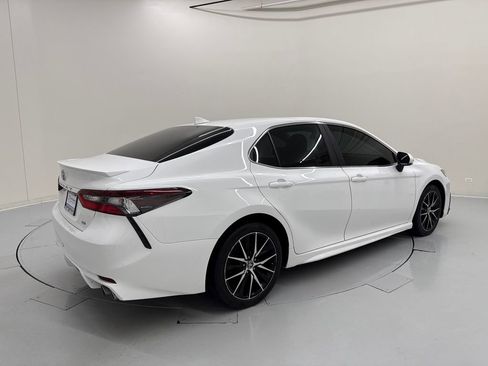 Used 2024 Toyota Camry SE FWD image 5