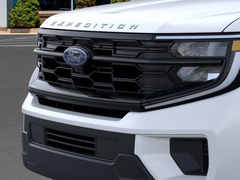 New 2025 Ford Expedition Active image 17