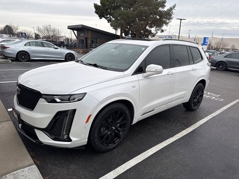 Used 2020 Cadillac XT6 Sport image 2