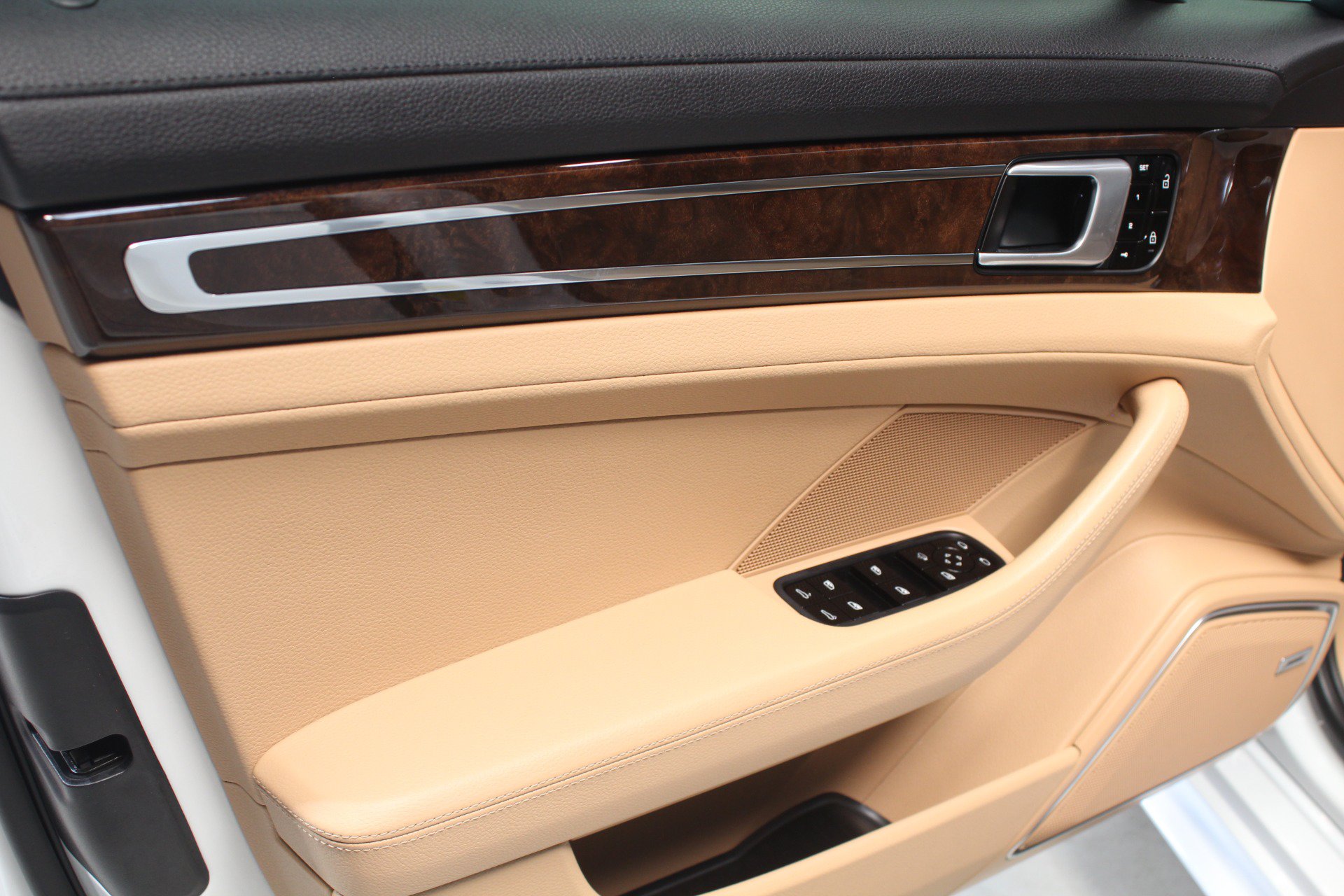 Used 2020 Porsche Panamera 4S AWD/4WD image 37