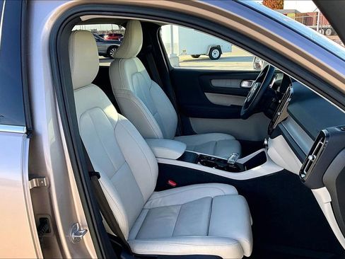 Used 2023 Volvo XC40 B4 Plus w/ Protection Package Premier image 10