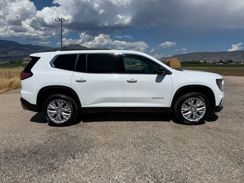 Used 2024 GMC Acadia Elevation AWD/4WD image 8