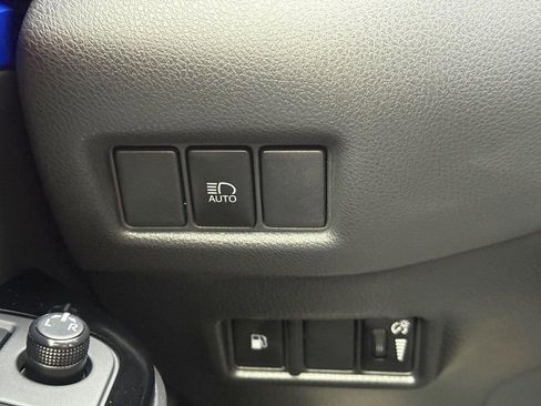 Used 2021 Toyota C-HR XLE FWD image 27