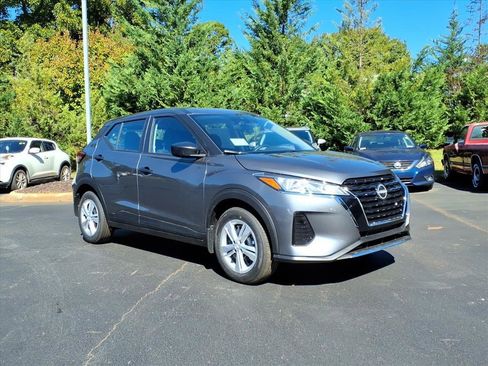 New 2025 Nissan Kicks Play S image 1