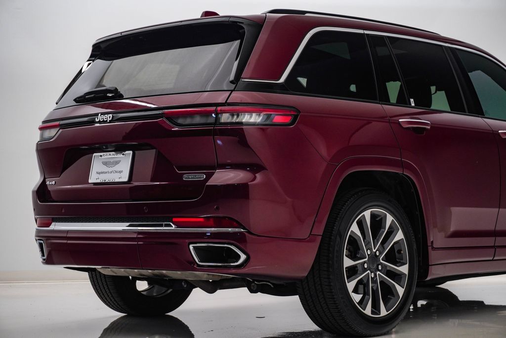 Used 2023 Jeep Grand Cherokee Overland AWD/4WD image 12