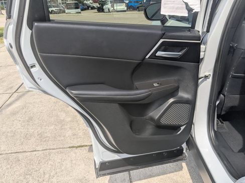 Used 2024 Mitsubishi Outlander SE Black Edition FWD image 30