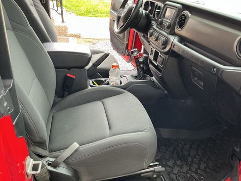 Used 2020 Jeep Wrangler Sport AWD/4WD image 16