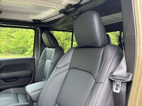 New 2026 Jeep Gladiator Sport AWD/4WD image 14